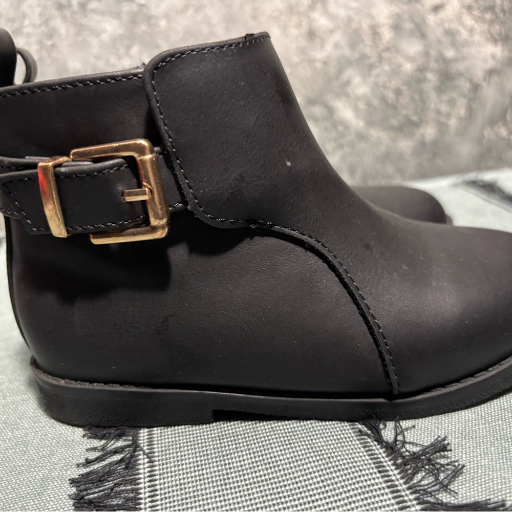 Children’s Place Black Minimalist Ankle Boots with Sturdy Soles - Picture 6 of 12